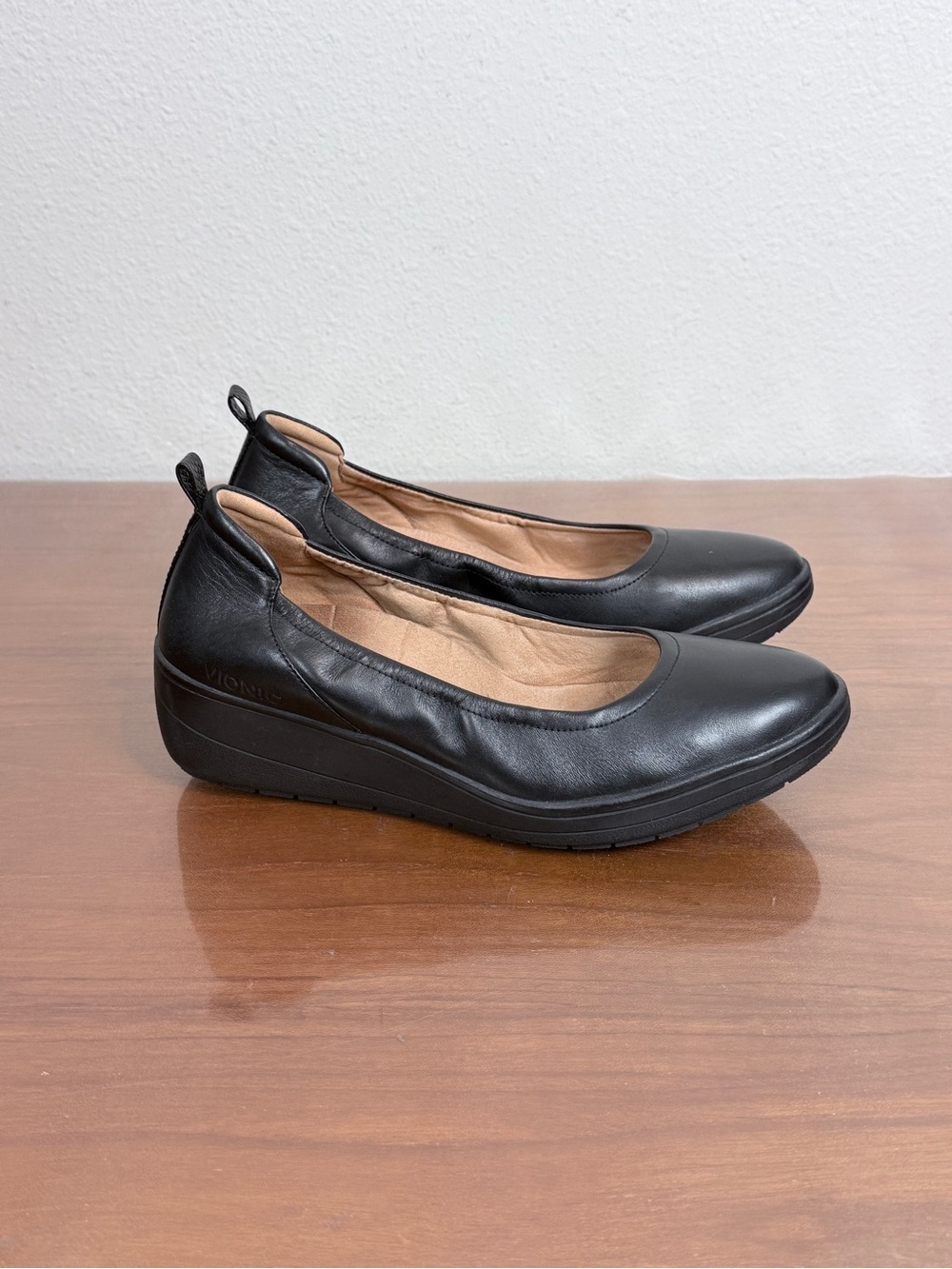 Vionic Jacey Black Leather Wedge Slip-On Shoes 10